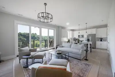 Image de Modern Downtown Condo with River Views