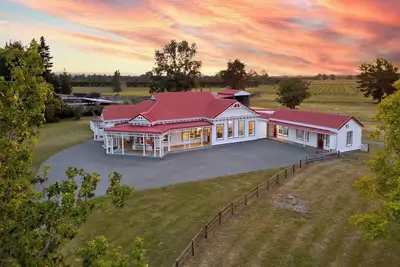 Image de Waipipi Homestead - 6 bedroom historical homestead with pool, spa and yoga room