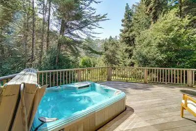 Image de Hot Tub, 1 Mi to Beach: 12-Acre Fort Bragg Cabin!
