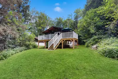 Image de Cozy house in woods w/ gas fireplace, partial a/c, deck, bbq, w/d, wifi, kitchen