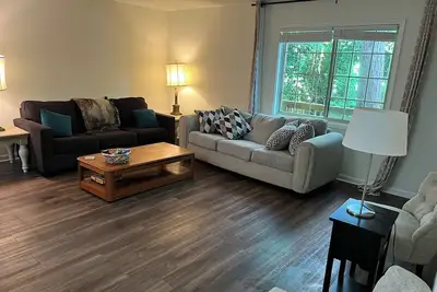 Image de The Peaceful Peach 2br/2 full baths, entire convenient luxury-loaded apt