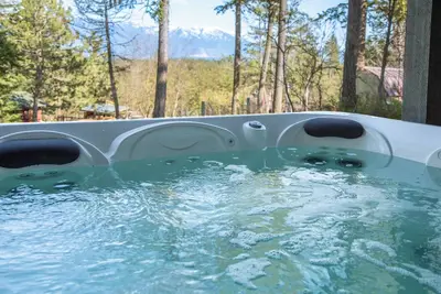 Image de New! Private hot tub w/views, game room
