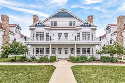 Image de Edgewater Escape: 4 Bedroom, Sleeps 14!