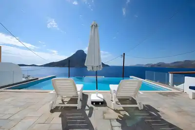 Image de Villa 'White Pearl Kalymnos - 2bdr' avec vue sur la mer, Wi-Fi et climatisation