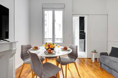 Image de Chic T2 près de Notre-Dame & de la Seine dans le Quartier Latin