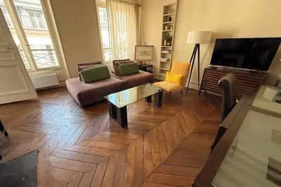 Image de BnBNook - Chic 2br - Champs-Elysees and Lafayette