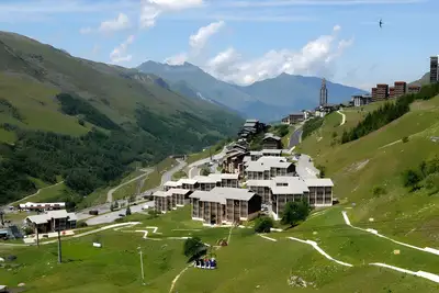 Image de Studio 'L'Oisan 46' avec vue sur les montagnes et terrasse privée