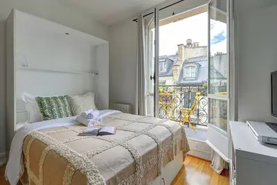 Image de BnBNook - 1br w/ Balcony Near Louvre and Tuileries