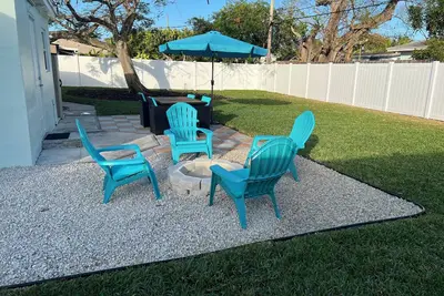 Image de Coastal Charm: Minutes to Beach