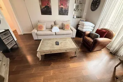 Image de BnBNook - Stylish 1br - Heart of Golden Triangle