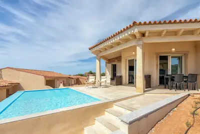 Image de Appartement 'Borgo Del Mare 1' avec vue sur la mer, piscine privée et climatisation