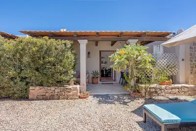 Image de Maison de campagne 'Es Pujols - Can Mussenya' avec terrasse privée, Wi-Fi et climatisation