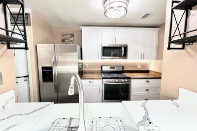 Image de Cozy 2-bedroom condo Fully Furnished Monthly rent in enjoyable Simi Valley