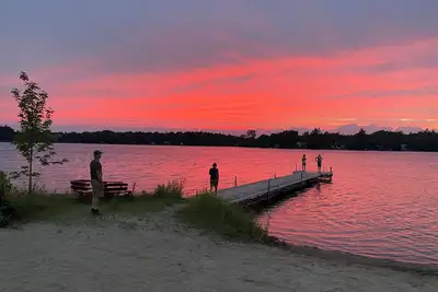 Image de Family cottage with beach on spring-fed lake, close to plenty of attractions