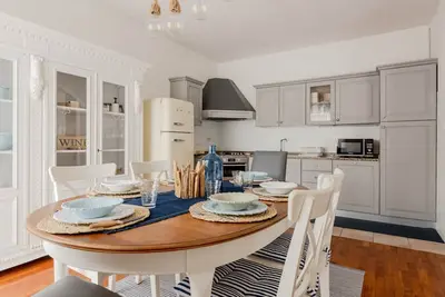 Image de GuestHost - Stylish Attic Apartment Viareggio