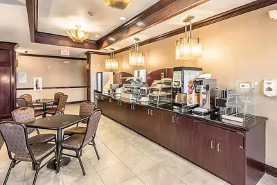 Image de Spacious 2 King Beds Room w/ Free Parking + Breakfast! Near Clark Gardens