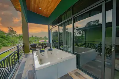 Image de Paraiso Lima-King bed, balcony with jacuuzi, fast WiFi, Ev charger