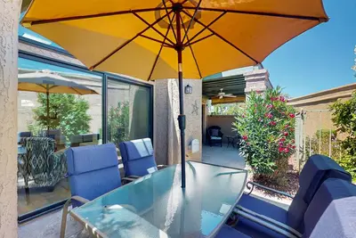 Image de Modern Condo w/ shared pool - great location close to golf, baseball, & Old Town