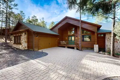 Image de Luxurious mountain home w/ firepit & grill - close to hiking, fishing, & golf