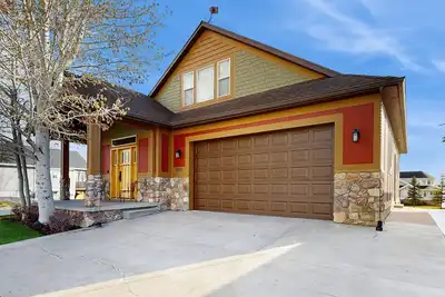 Image de Inviting lake house w/ beautiful lake views, community pool & game room