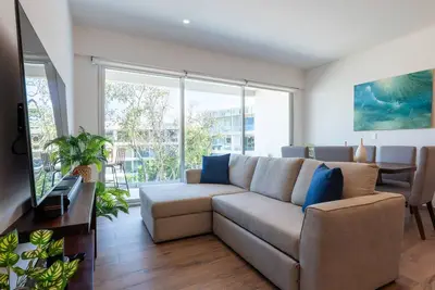 Image de Cozy condo near downtown with pool, WiFi & private balcony