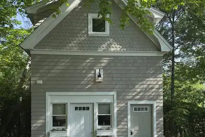 Image de Charming coastal cottage with firepit and easy beach access