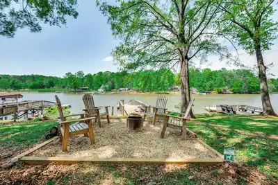 Image de Lakefront Paradise w/ Private Dock in Lexington