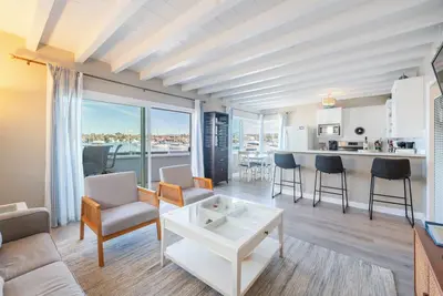Image de Sleeps 16 | Dock, Walk to Beach, Balboa Fun Zone & Dining | Edgewater Place