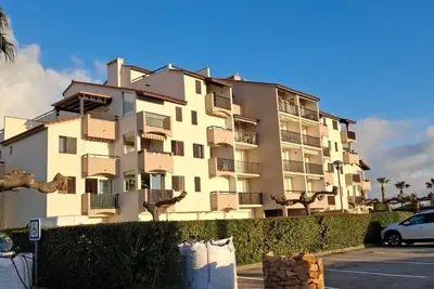 Image de Charmant studio en bord de mer avec Piscine