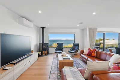 Image de Modern Coastal Retreat + Hot Tub