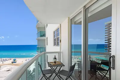 Image de Beautifull Apt w/Stunning View Balcony + Pool