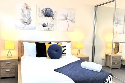Image de 38 Suburban Family Retreat 3br 2ba Baby-Friendly