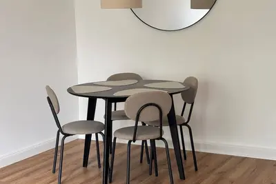 Image de Central apartment in the center of Paderborn. Modern furnishings to make you feel at home.