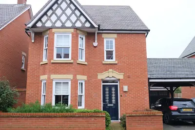 Image de Spacious 4 Bedroom Home with Garden in Bedford