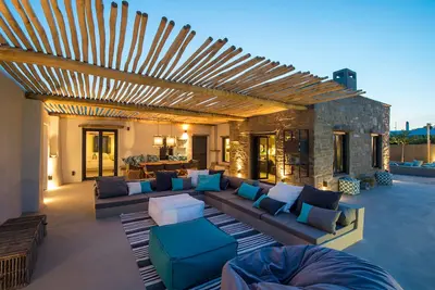 Dream 4-bedroom villa in Paros with beach access + jacuzzi & huge outdoor area