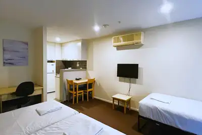 Image de Central Melbourne Apartment with 3 Single Beds | Walk to Market, Museums & Shops