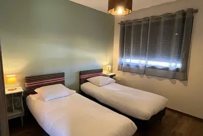 Image de Bel appartement avec terrasse, face à Pérouges, au calme, à proximité de centre