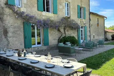 Image de Rural French Retreat, Sleeps 15 with Pool & Orchard