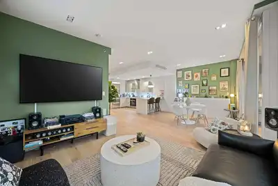 Image de Rhodes Court by Rove Travel | Ph w/Private Roof