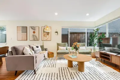 Image de Mins to WorldCup/Desig. Parking/Walks to Dt/Ac/Ada