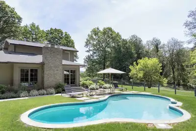 Image de Manderley House: Heated Pool w/ Outdoor Spaces