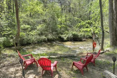 Image de Wine Down at Clear Creek | Free Night Offer!