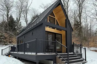 The Deerwood Tiny Home | Mtn Views w/ Fireplace!