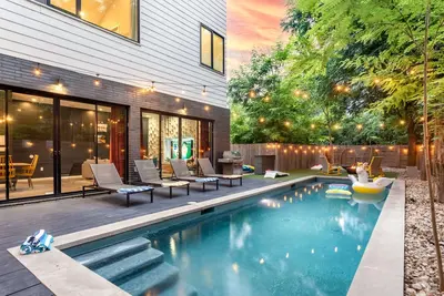 Image de Luxury Group Retreat Near Rainey - Pool, Fire Pit