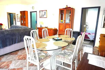 Image de Spacious 4 Bedroom 6 Persons Apartment in Torremolinos. WiFi, Ac. 60m from Beach