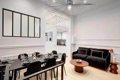 Image de Duplex de Luxe avec billard et baignoire