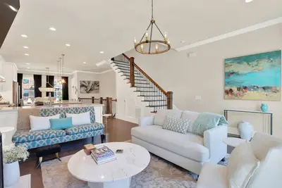 Image de \"Graceful Living in the Heart of Savannah’s East River. \"