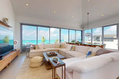 Image de New Luxury Oceanfront 3br Penthouse w/ Hot Tub