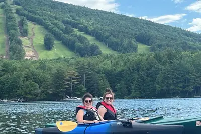 Image de Charming 3-bedroom cabin in Bridgton, Me with WiFi, Ac, lake, pool area, skiing