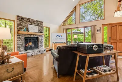 Image de Asheville A-Frame by Cm | Comfortable Cabin w/Mountain Views & Poker Table Near